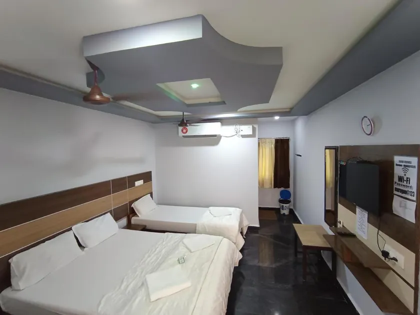 Sri Murugan Beach Paradise Hotel - Image 1
