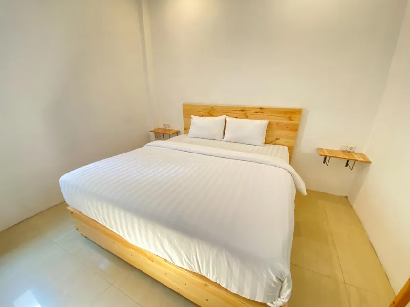 Urbanview Hotel Medio Inn Palu by RedDoorz - Image 1