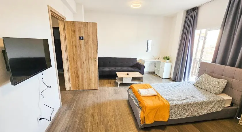 Downtown Rooms, 200m from Marina Beach - Image 1