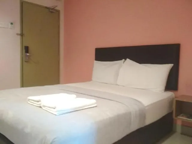 New Eastern Hotel - Image 1