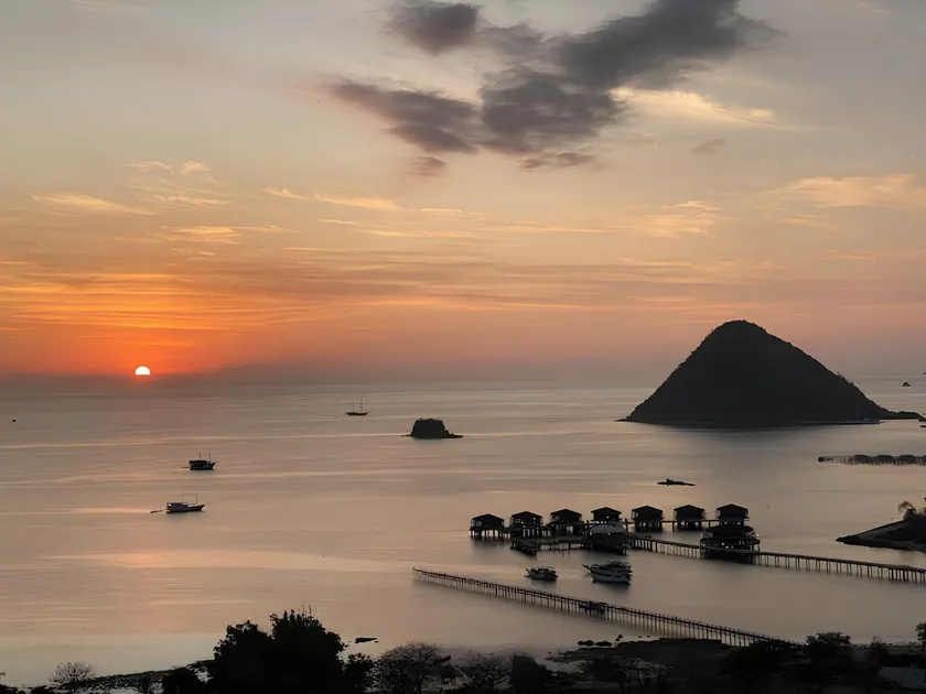 Sunset Hill Hotel - Image 1