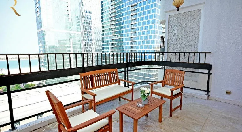 Elegant 3BR Corniche Stay with Stunning Sea Views - Image 1