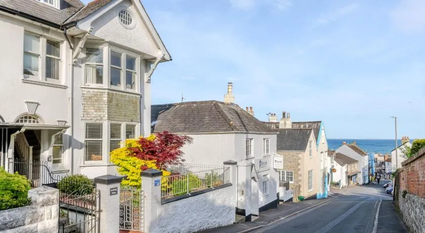 2 Hadleigh Villas - Image 1