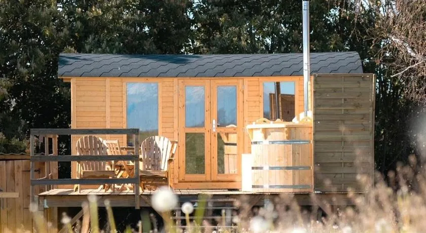 L'enclave Insolite - Cabanes avec Piscine et Bains Nordiques - Image 1