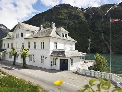 Fjærland Fjordstove Hotell - Huseby Hotelldrift AS - Image 1