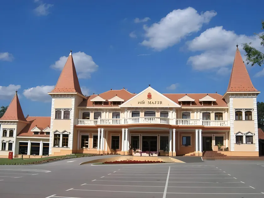 Hotel Villa Majur - Image 1
