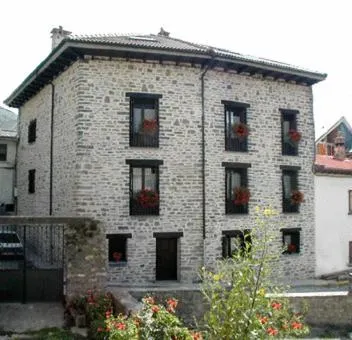 Apartamentos Casa Isabale - Image 1