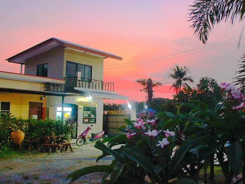 Tippawan Resort Pattaya - Image 1