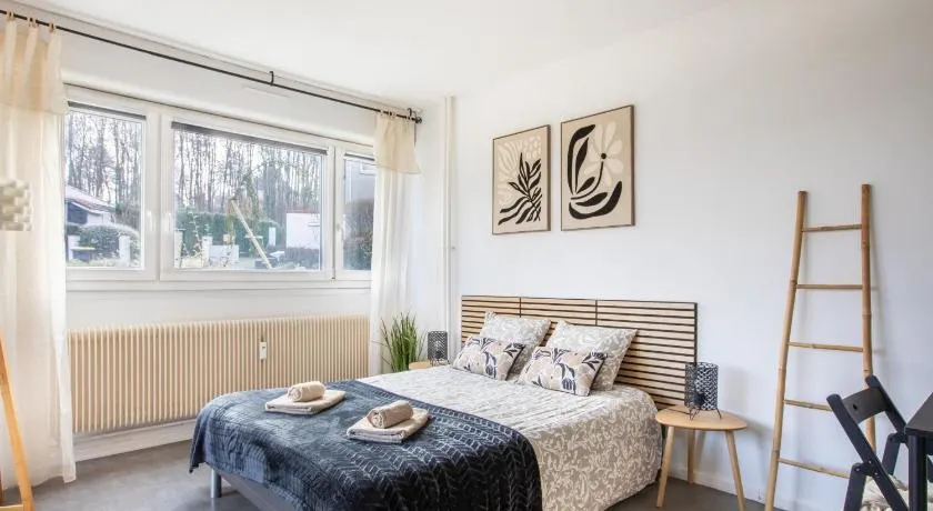 L'Eden Appart, Studio avec cuisine séparée, Idéal Pros, Fibre Haut débit, Garage, 2 Balcons, Très Calme et Confortable, Arrivée Autonome, Rez de Chaussée - Image 1