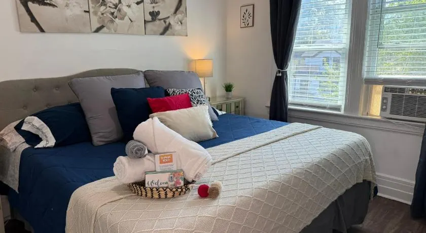 Cozy Private bedrooms Kitchen Wifi - Image 1