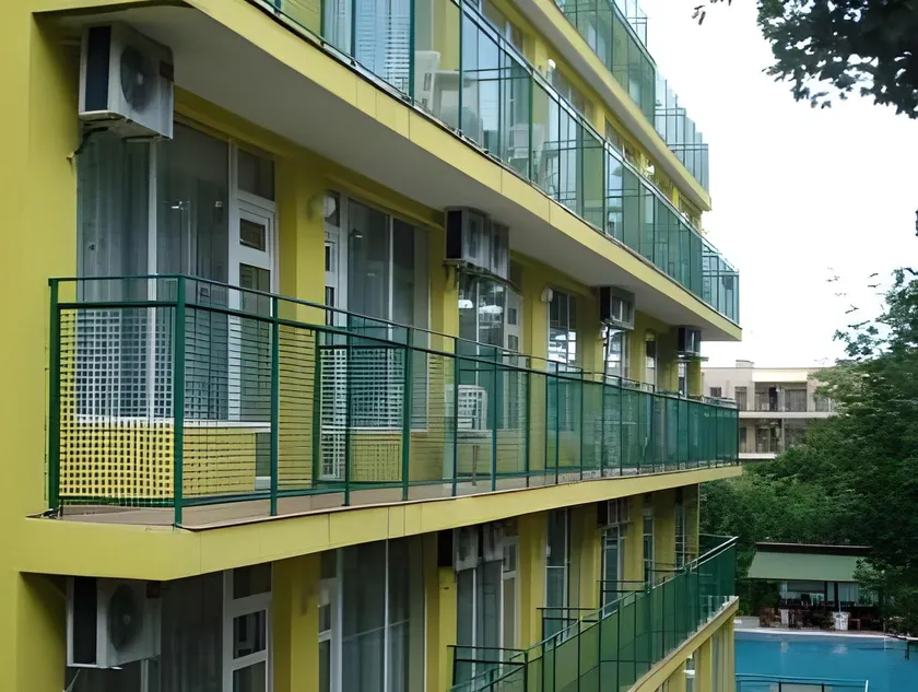 Sunny Varshava Hotel - Image 1