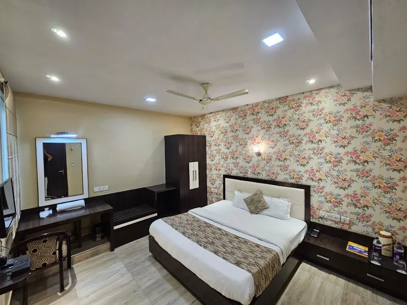 Hotel Royal Ambience - Image 1