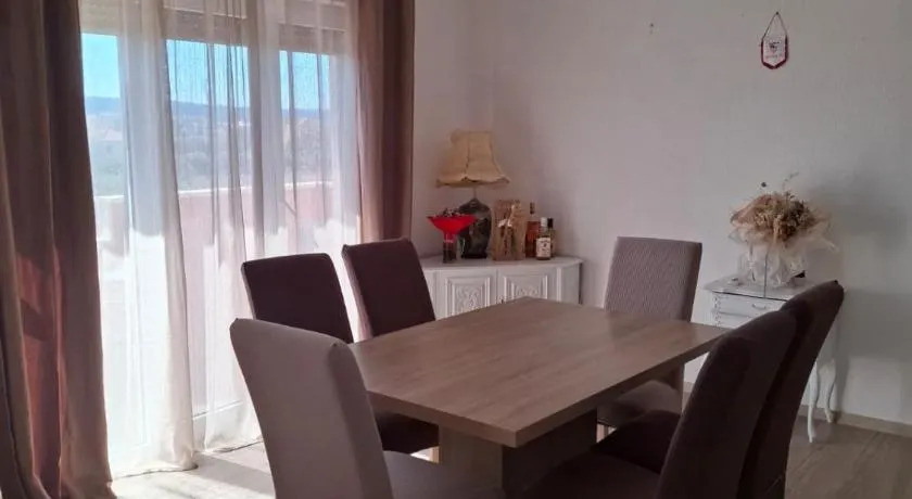 Apartman with Adriatic view "Biočić" - Image 1