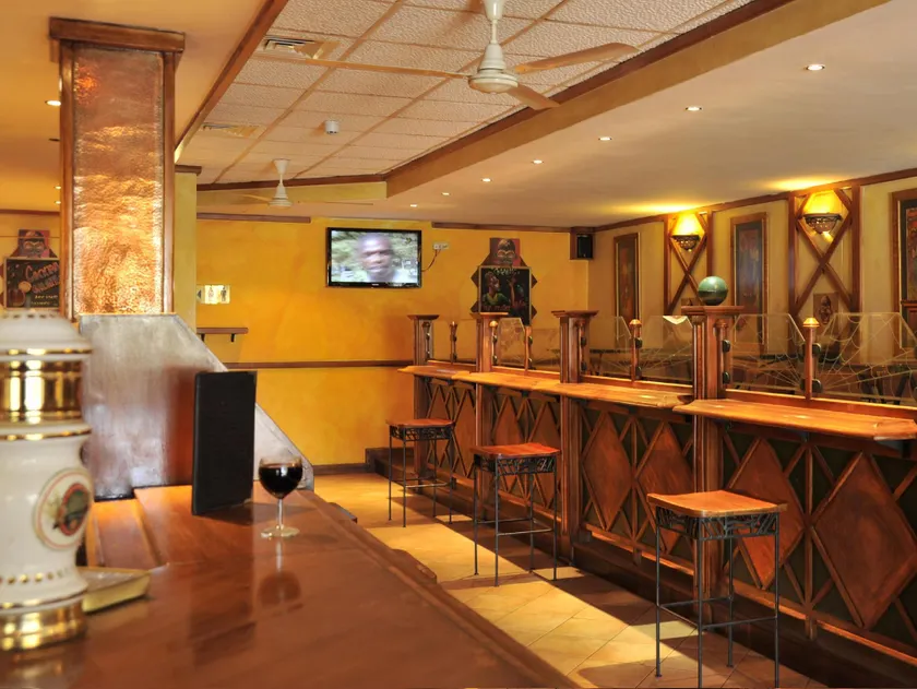 Cresta Oasis Hotel - Image 1