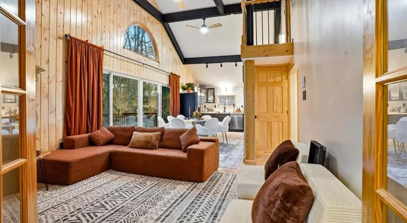 NEW - Hot Tub, Sauna, Game Room, Movie Theater - Image 1