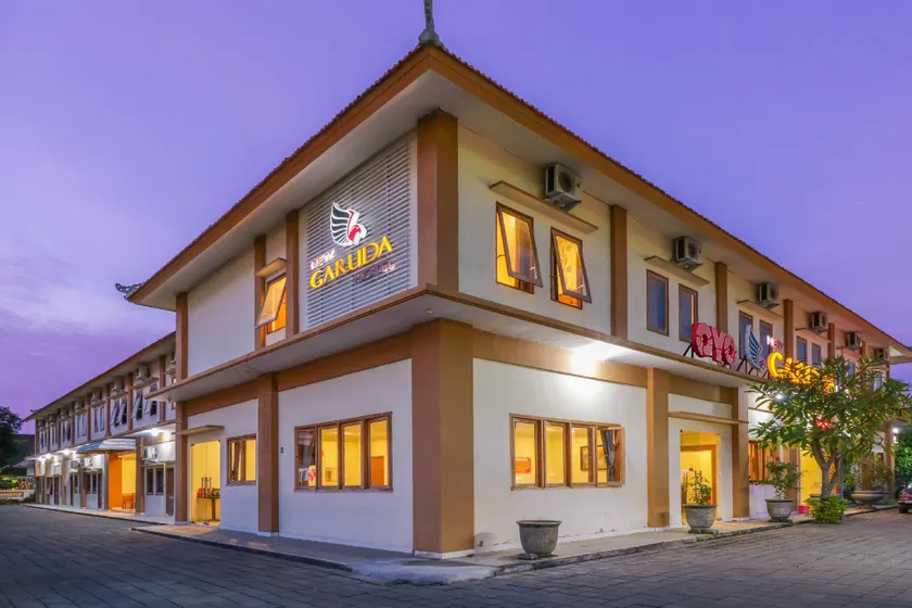 OYO 1117 New Garuda Hotel - Image 1