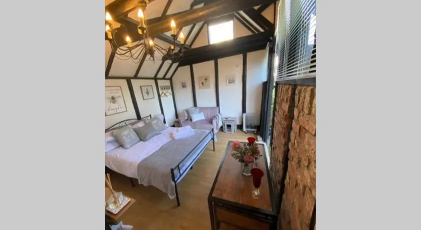Windsor/Ascot/Bracknell beautiful barn - Image 1