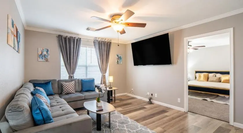 Spacious beautiful home near Kalahari Resorts (9min) - Image 1