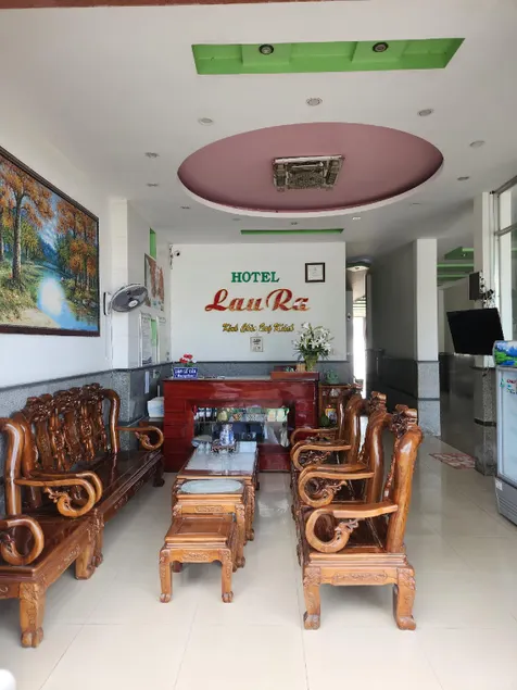 Khách sạn Laura - Image 1