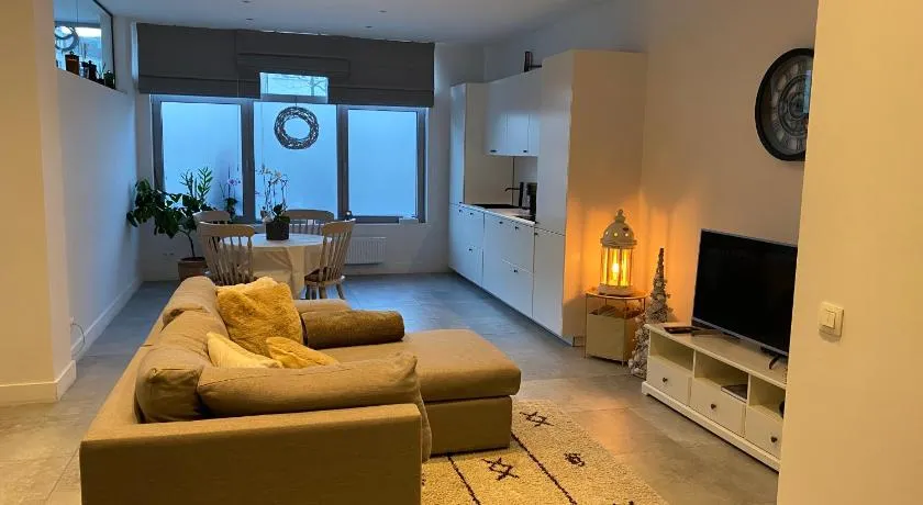 Charming modern apartment in the heart of Antwerp with optional private parking - Image 1