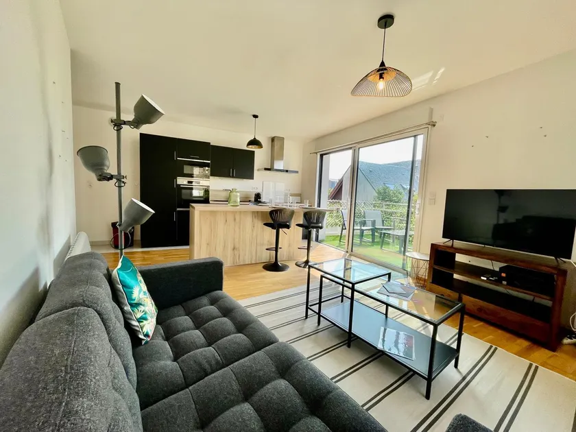 Joli appartement avec balcon au pieds des commences et des plages - Image 1