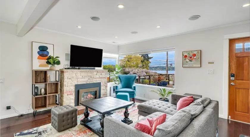 4 bd Home with Lake Views - Image 1