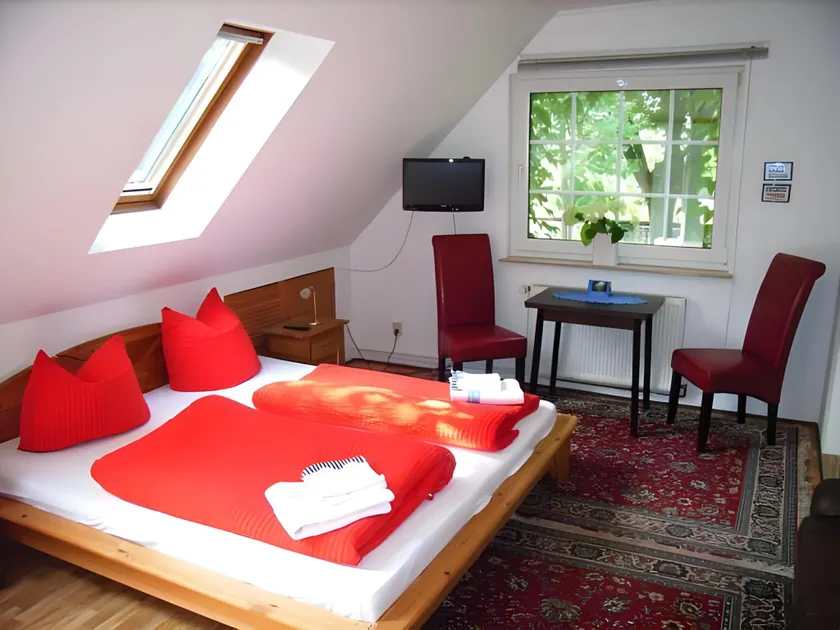 Ostsee Hotel-Pension An der Lindenallee - Image 1