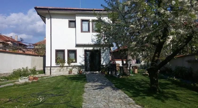 Bobekova Kashta - Image 1