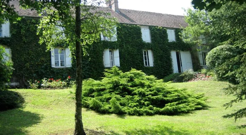 Charmantes Haus im Wald von Fontainebleau in einem Dorf mit Charakter - Image 1