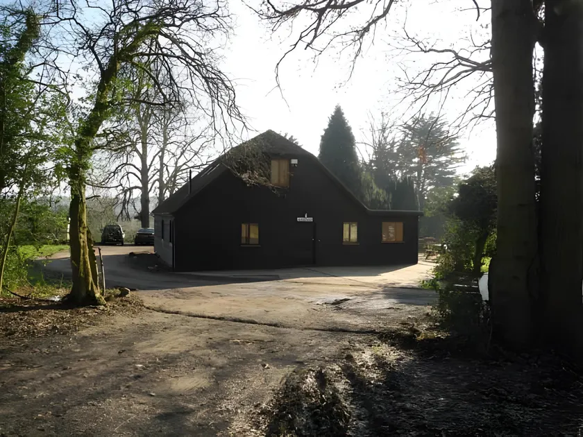 Oakside Lodge Guest House - Image 1