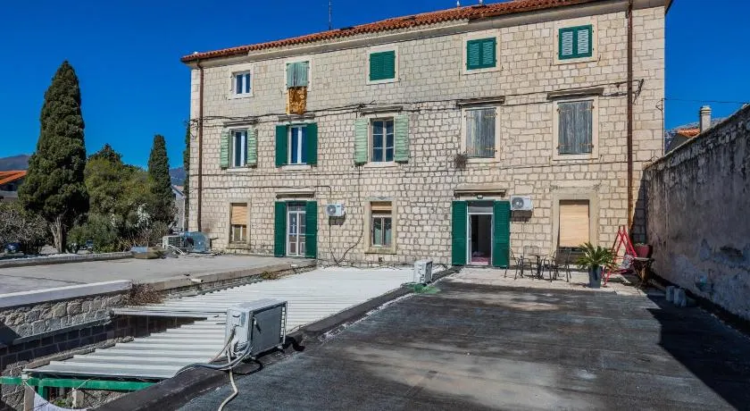 A 1 - spacious apt on the seafront with terrace - Image 1