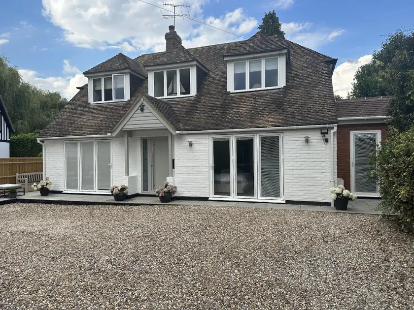 Beautiful 1-Bed Studio in Bourne end - Image 1