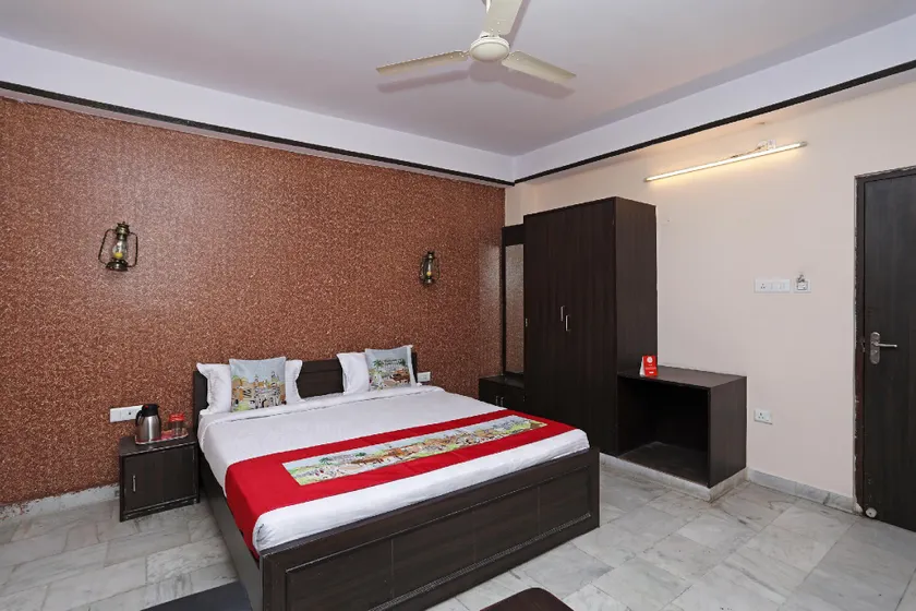 Hotel Anand Palace - Image 1