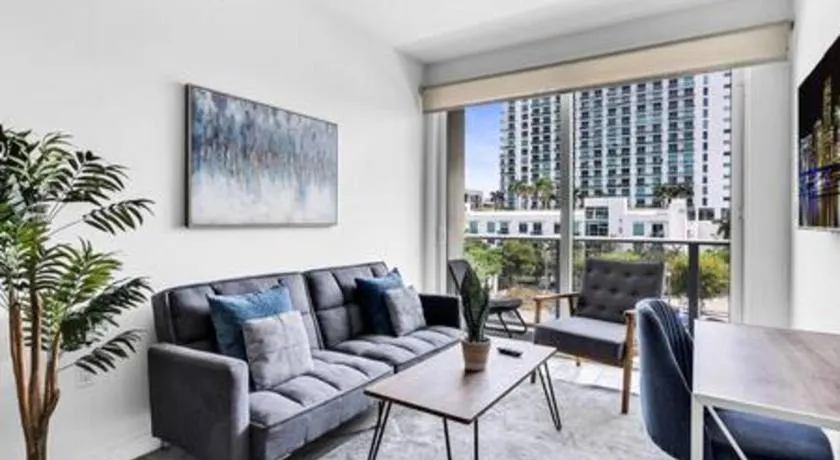 Modern 1BR Apt In Edgewater Free Parking - Image 1