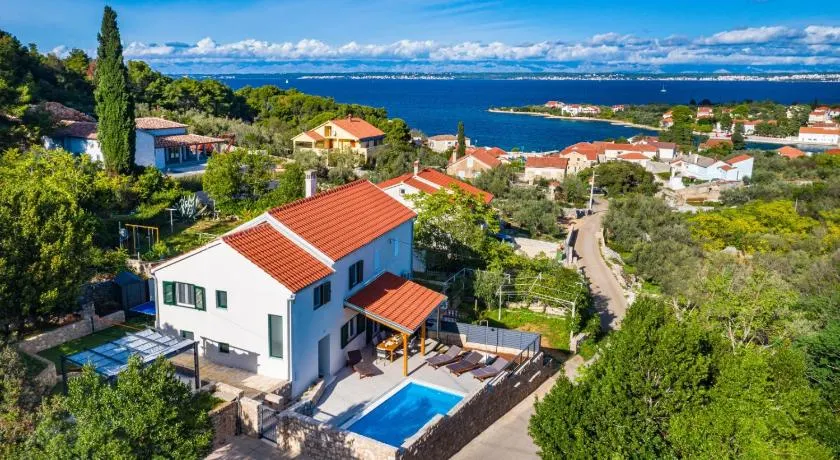 Holiday Home 4200-1 for 8 Pers in Lukoran - Image 1