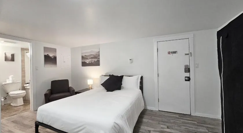 Amazing DT Apartment w Parking Location Coffee - Image 1