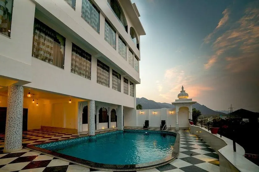 Regenta Central Mewargarh - Image 1