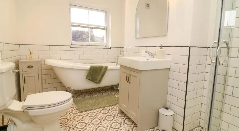 Crown Cottage - Image 1