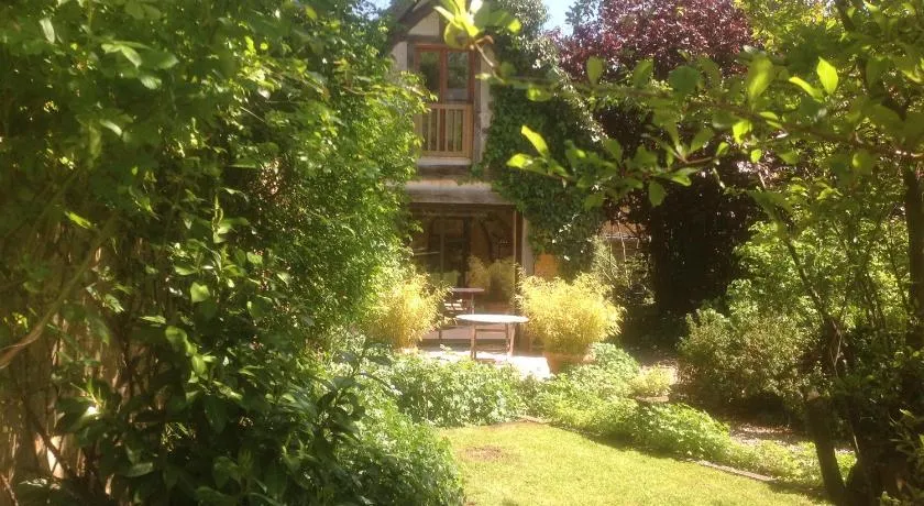 Au Fond du Jardin Maison d'hôtes - Image 1