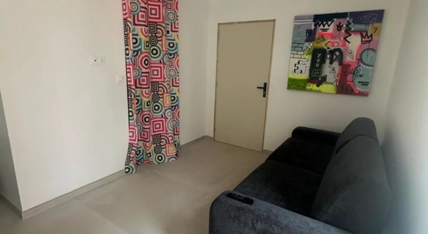 Studio indépendant avec parking - Image 1