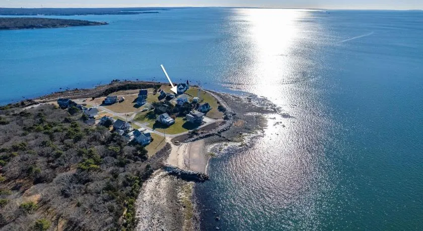 Pocasset Family retreat ocean view - Image 1