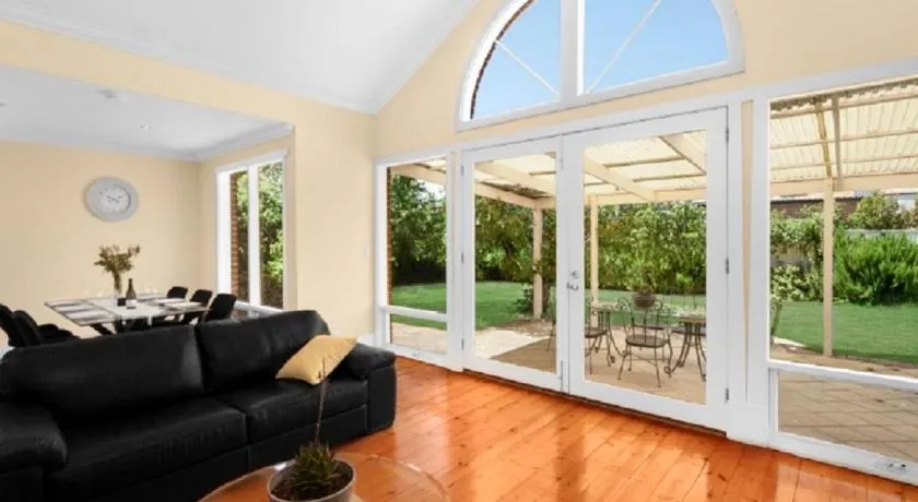 Adelaide Style Accommodation - City to Beach - Free WIFI - Free 3 car parking - Great location - Image 1