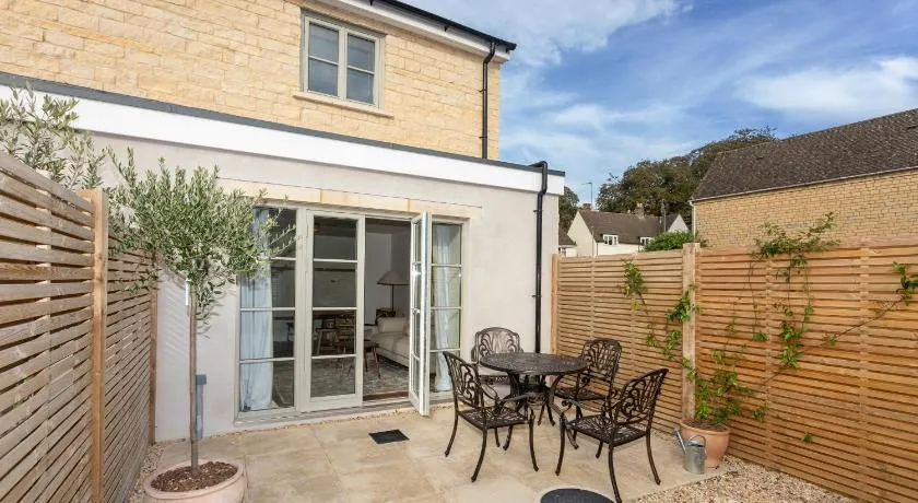 Harpers Yard - 30 Chipping Norton - Image 1
