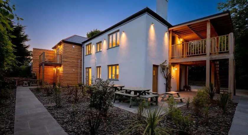 Pinetum Garden Retreats - Image 1