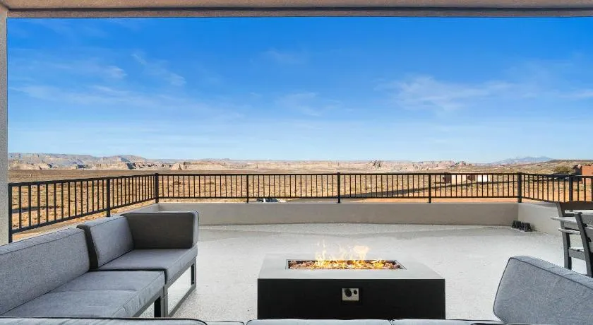 The Lookout- Luxe Hot Tub Firepit 50-Mile Views - Image 1