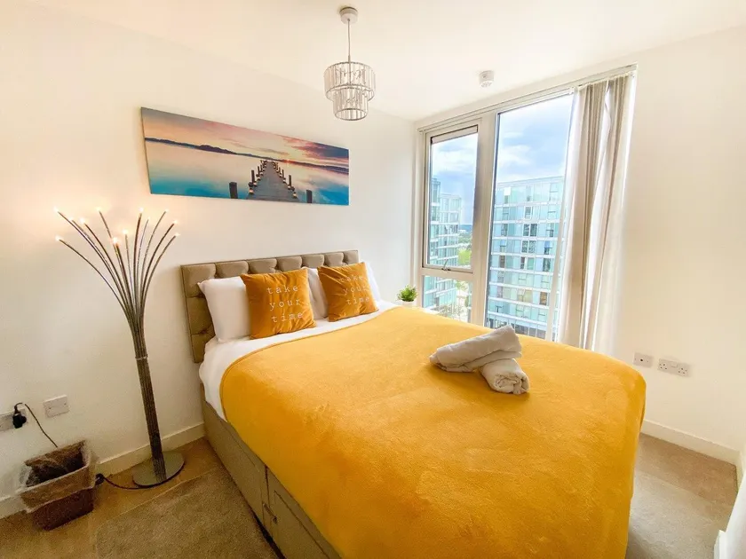 Luxury HUB Apartment with FREE Parking & Netflix - Image 1