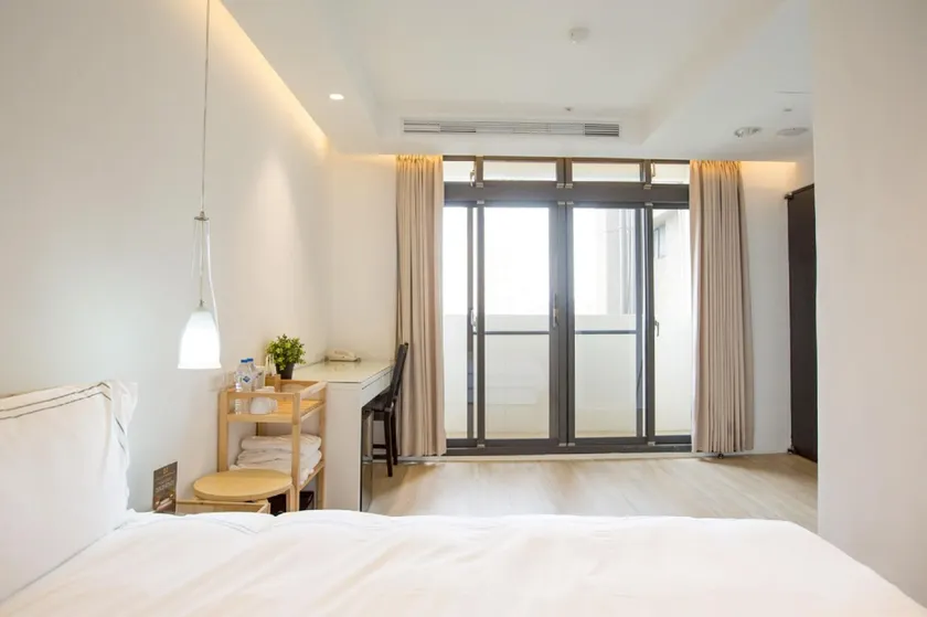 Mini West Hotel - Image 1