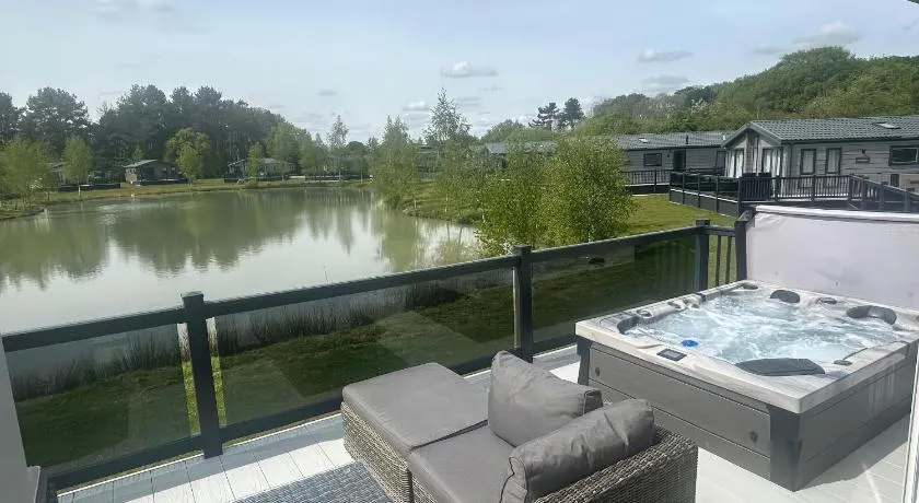 Hotchkin Lodge - Image 1