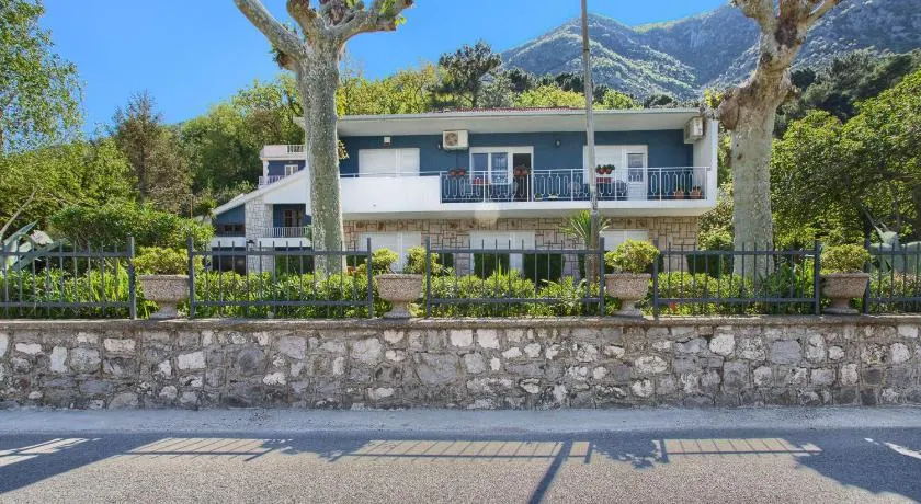 Rent a Vacation House in Kotor Bay - Image 1