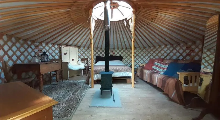 Oakdean Cottage Yurt - Image 1